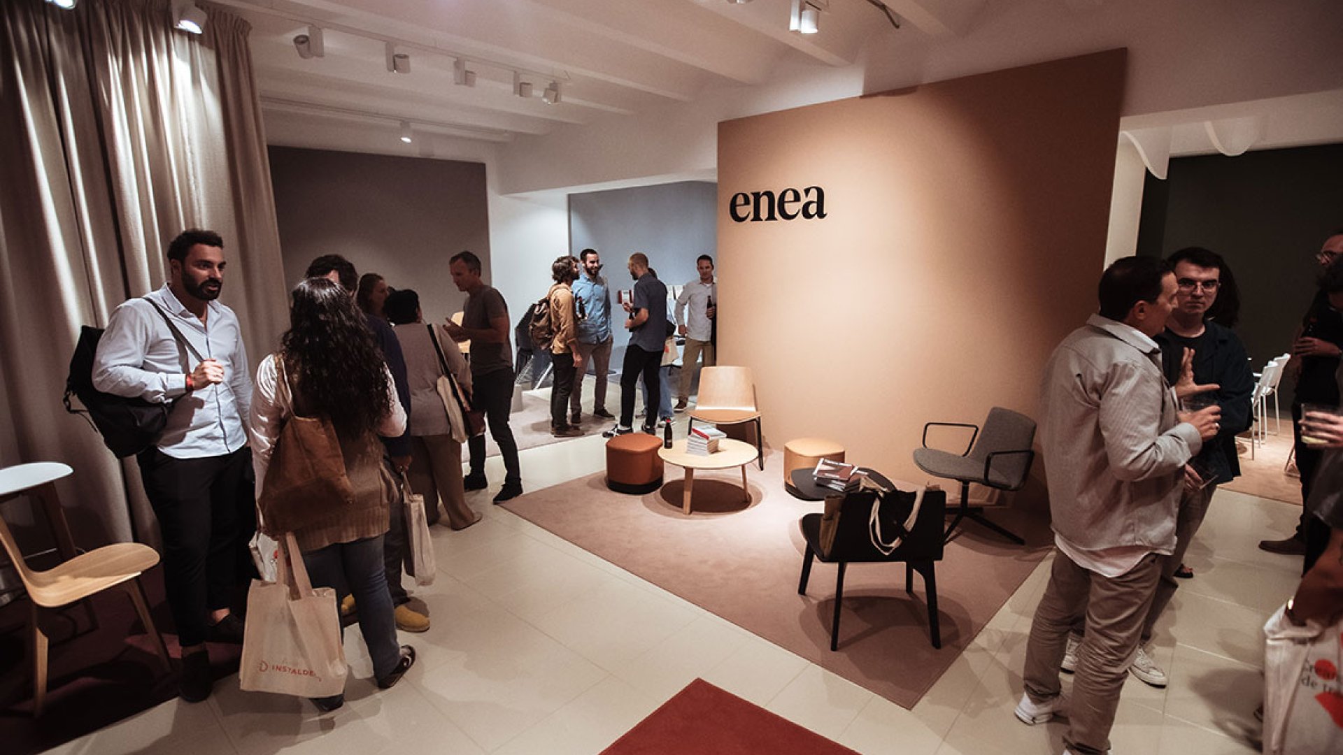 Showroom & Friends