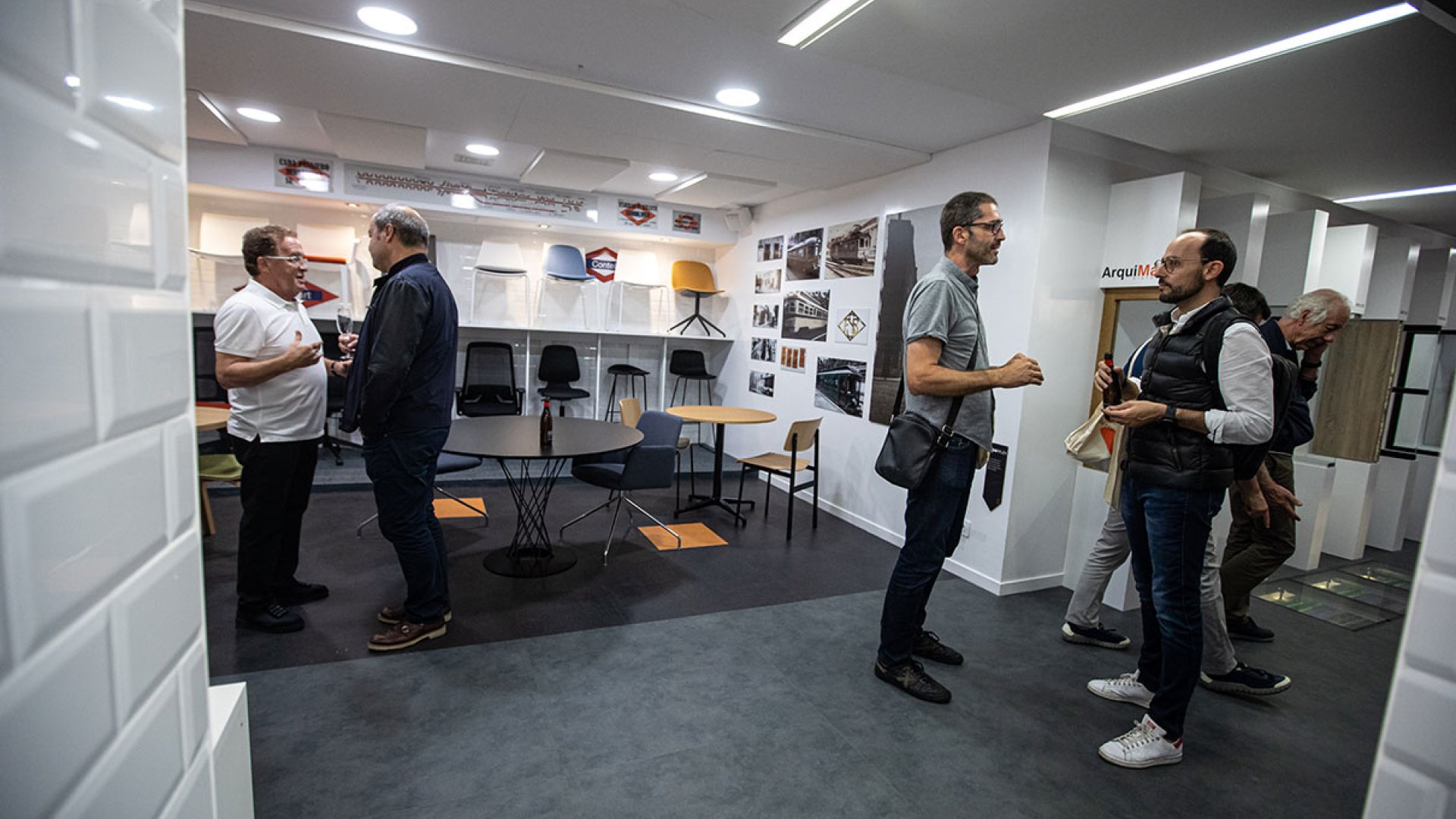 Showroom & Friends