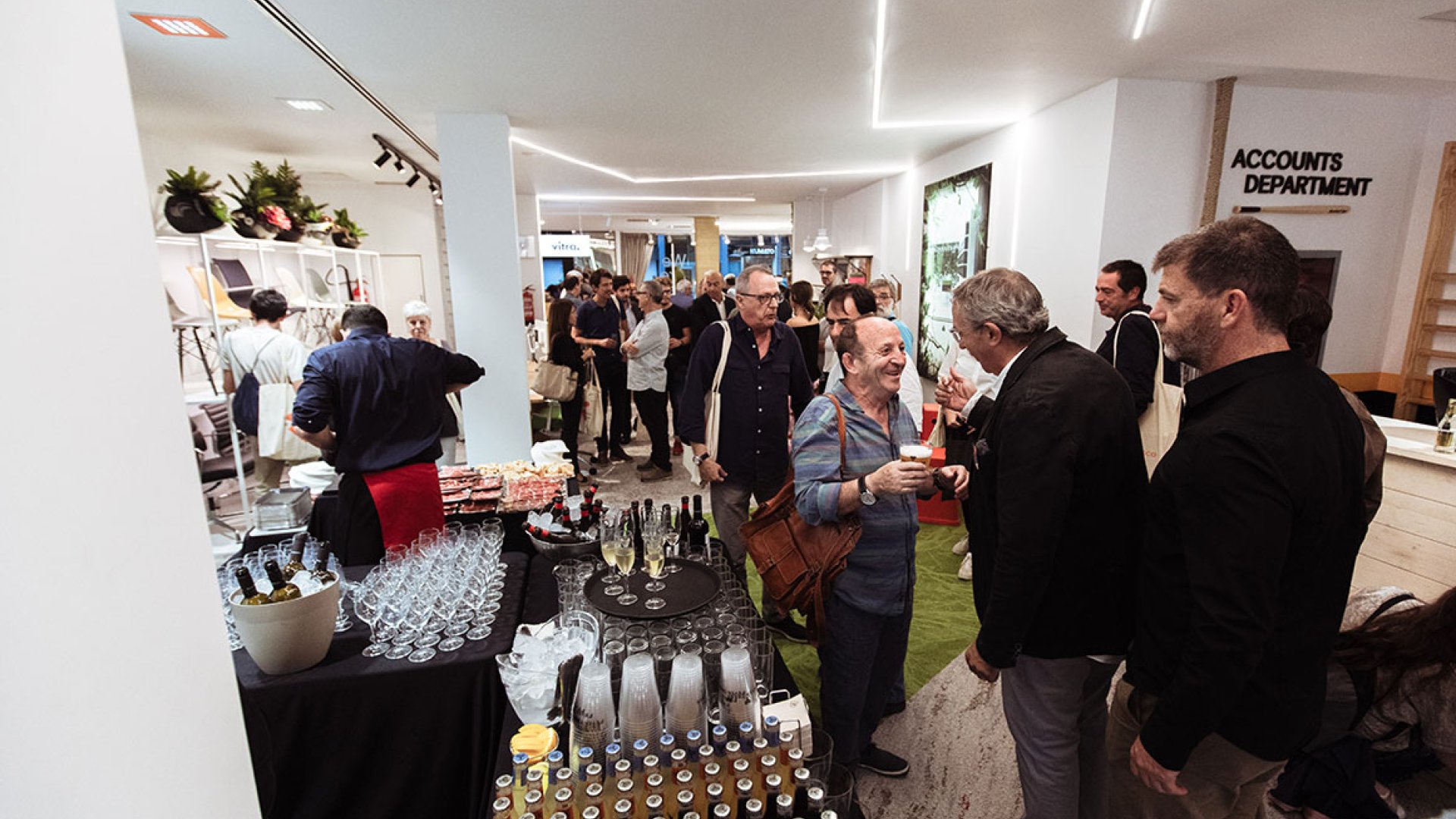 Showroom & Friends