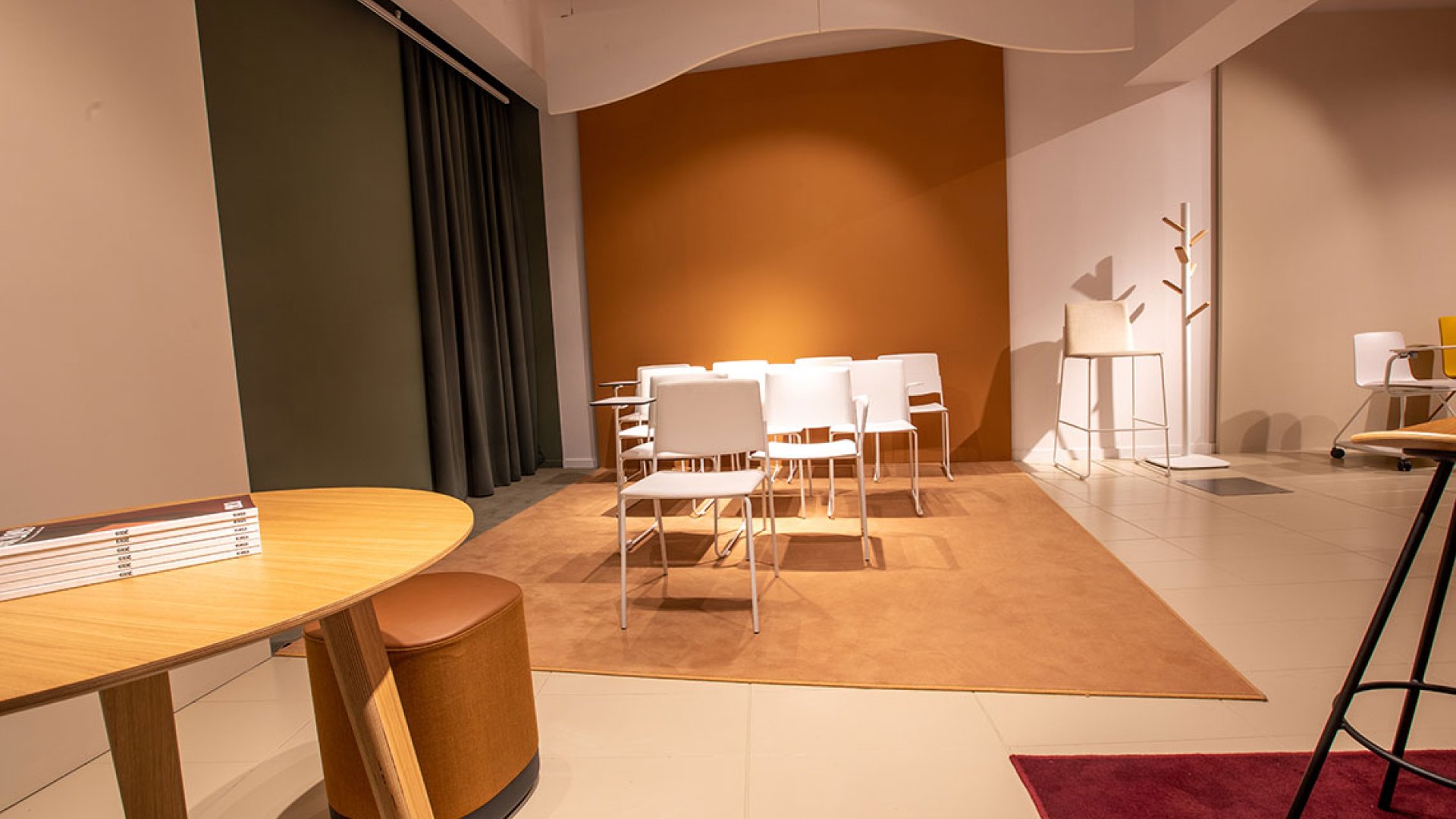 Showroom & Friends