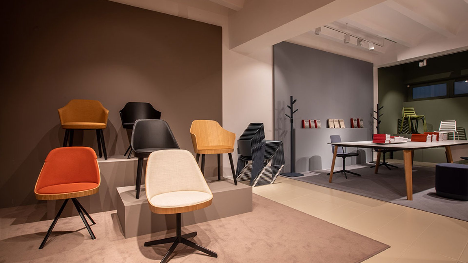 Showroom & Friends
